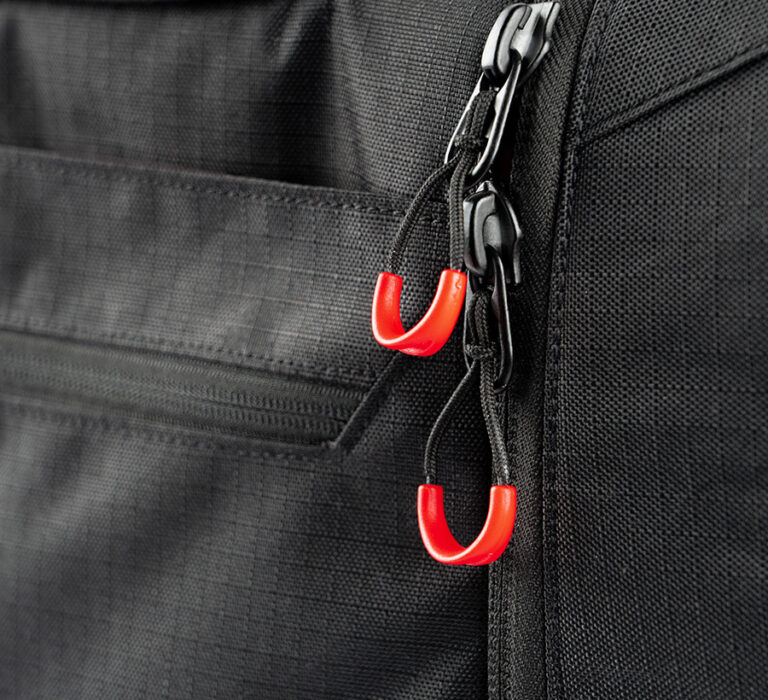 The GRIPeq MB-TSD1, closeup of the zipper pulls.