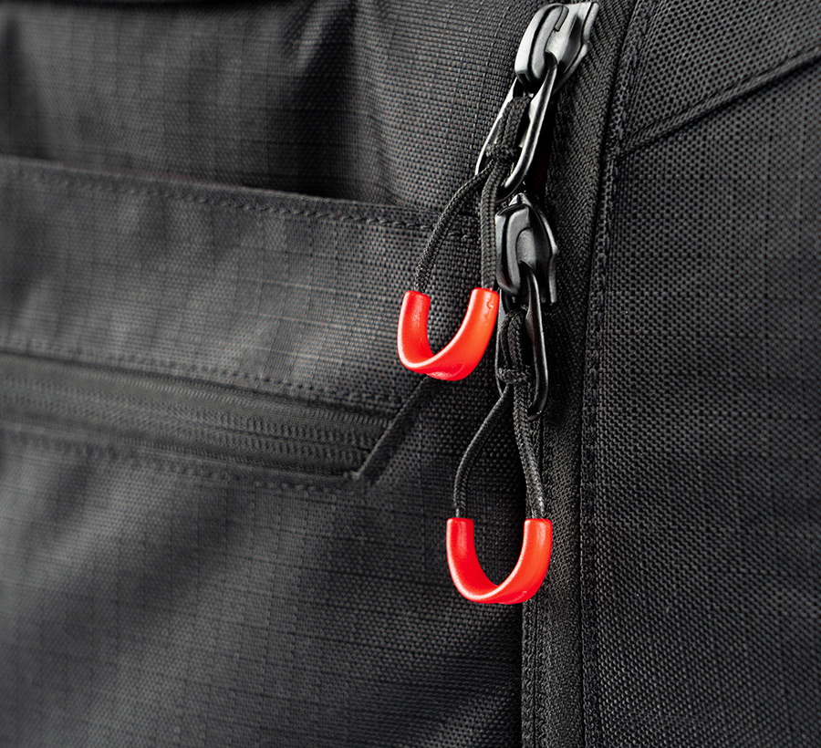 The GRIPeq MB-TSD1, closeup of the zipper pulls.